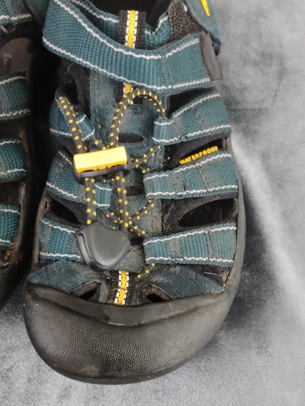 KEEN Newport H2 Waterproof Hiking Sandals Navy Yellow Big Kids Size 5Y